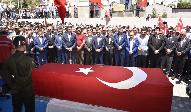 Necmettin Yılmaz öğretmen toprağa verildi...