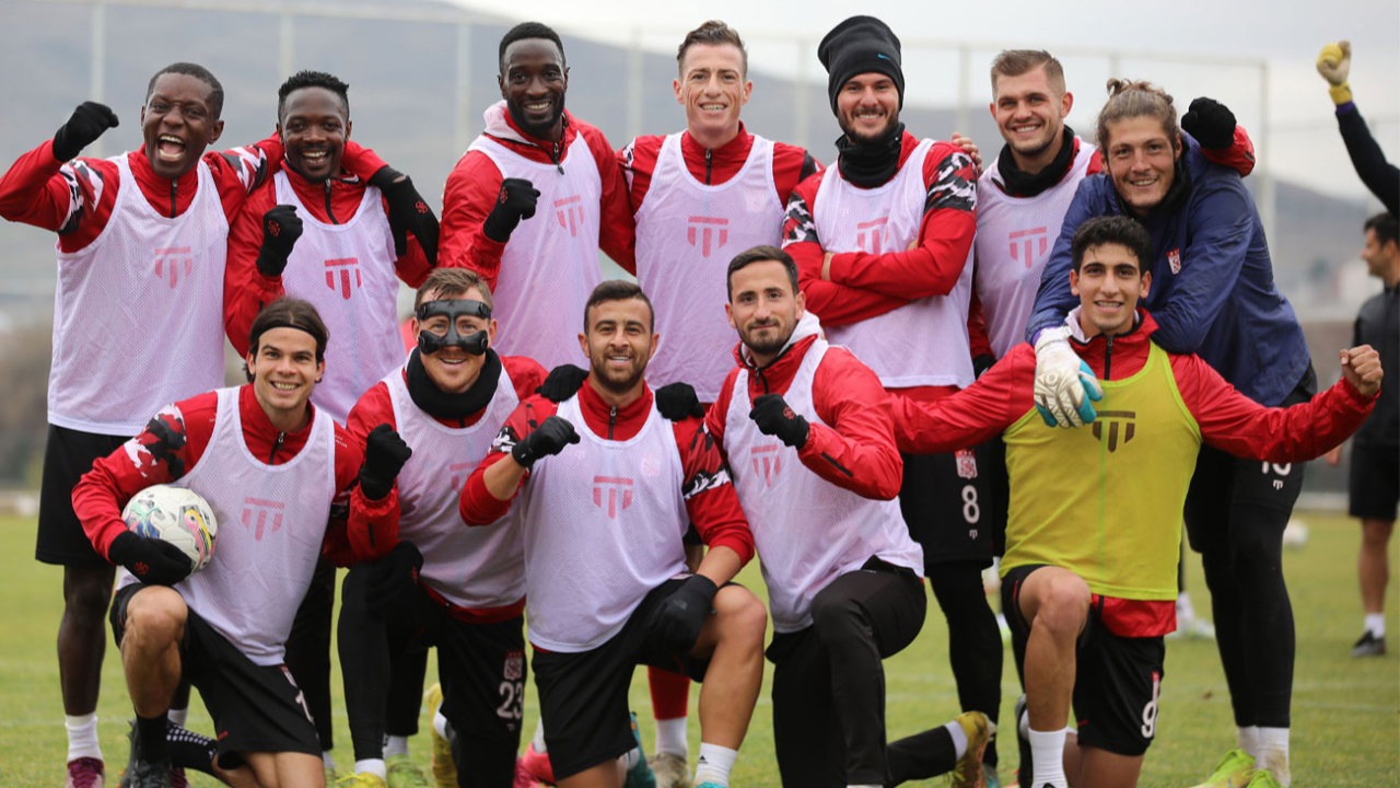 Sivasspor'da Hakan Arslan takımla çalıştı