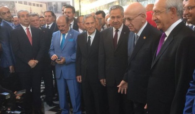TBMM'deki 15 Temmuz fotoğraf sergisinin açılışında dikkat çeken kare!
