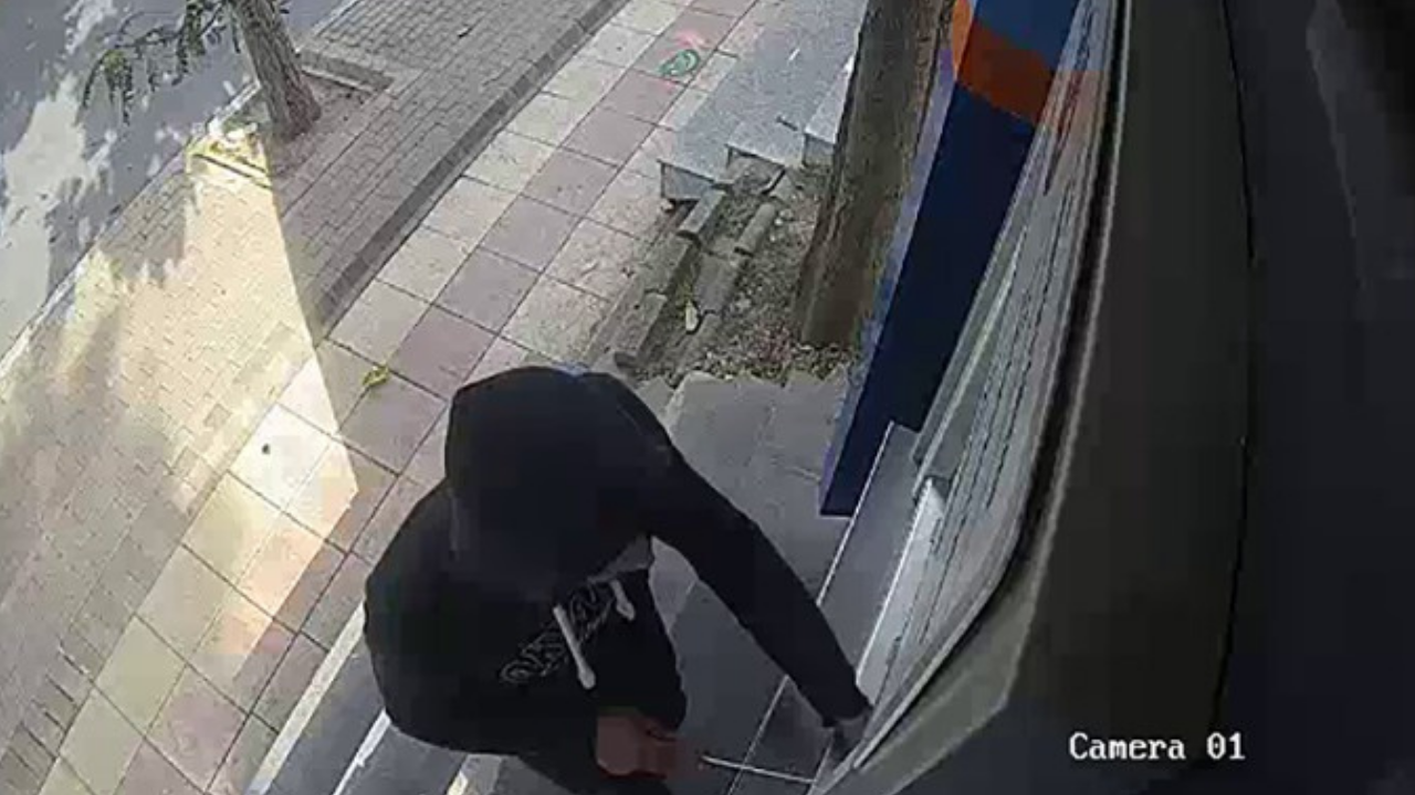 İstanbul'da ATM hırsızlığı! Tornavidayla ATM'leri açıp para çaldılar