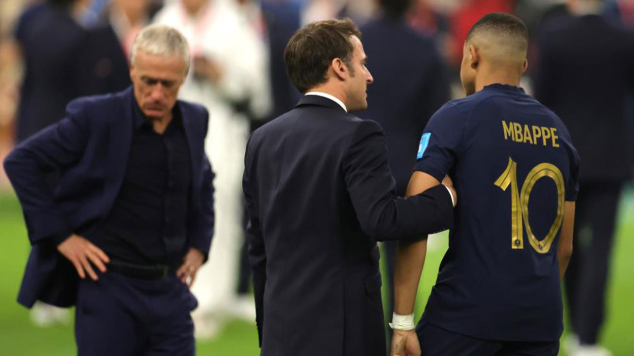 Macron Fransız futbolcuları teselli etti