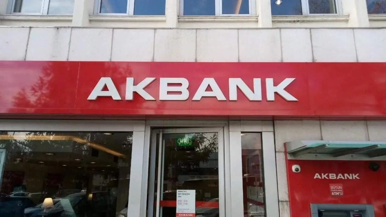 Akbank'tan yılın son fırsatı! 4425'e kısa SMS gönderen ve günde 71 TL ödeyen herkese, 50 bin TL'lik destek verilecek!