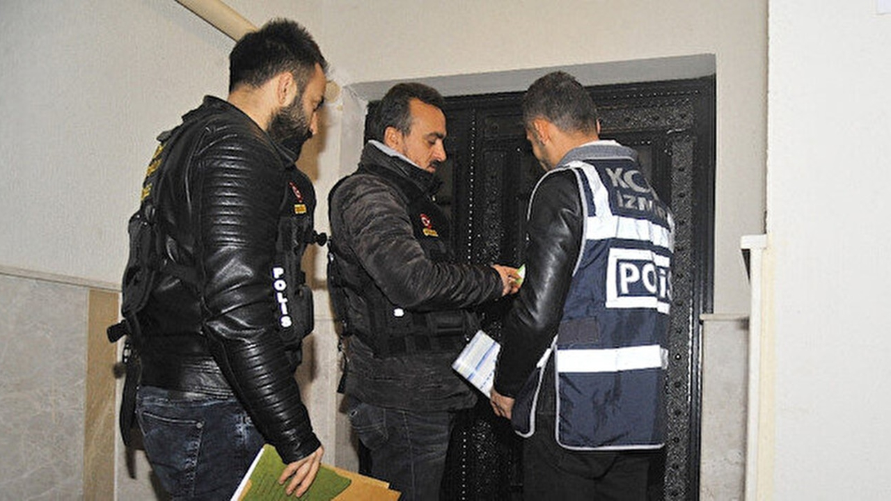 İzmir merkezli 12 ilde FETÖ operasyonu başlatıldı