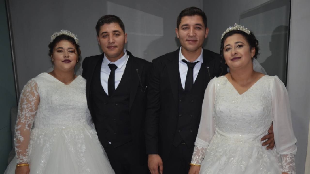 Tek yumurta ikizleri 2 kız kardeş ile aynı anda evlendi!