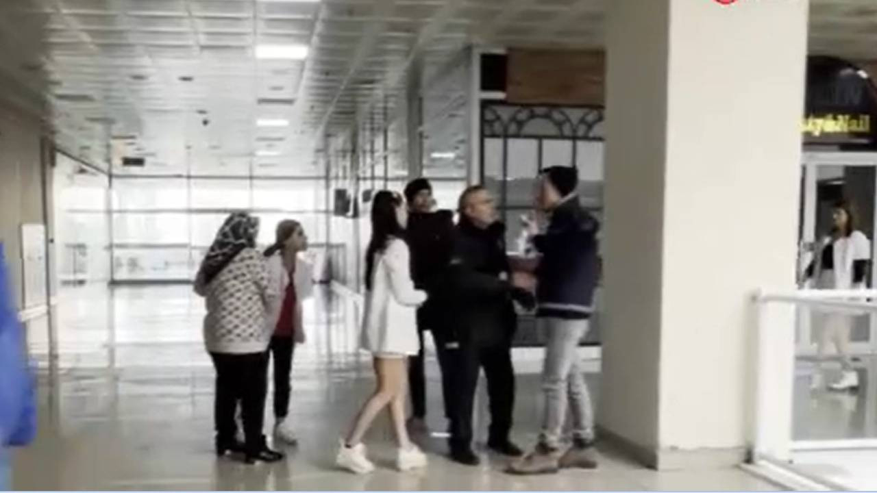 Kamera önünde kavga! Kargo çalışanının tek sözü güzellik uzmanını çıldırttı