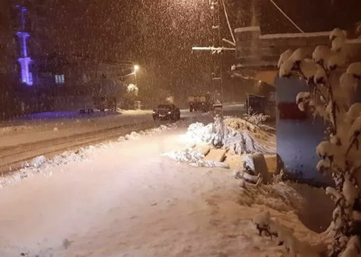 Kar yağışı başladı: 4 ilçede okullar tatil edildi