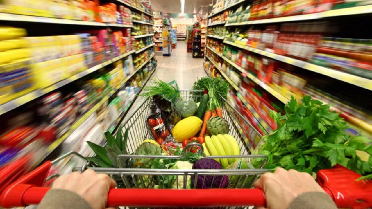 Zincir marketlere fahiş fiyat soruşturmasında karar açıkladı! Coca-Cola, Red Bull, Haribo gibi 13 dev markaya 878 milyon TL ceza kesildi