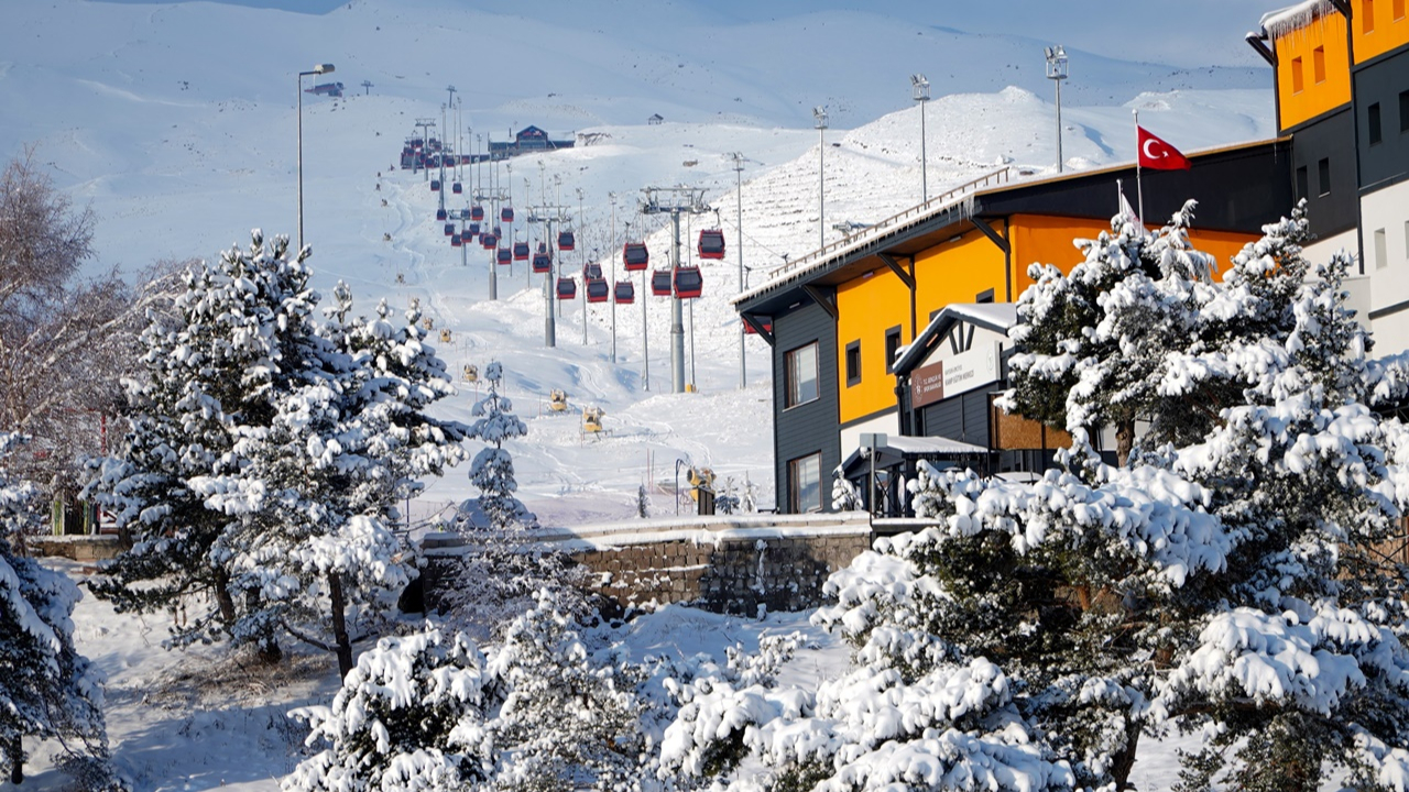 Erciyes Dağı'nda kar kalınlığı 40 santimi buldu
