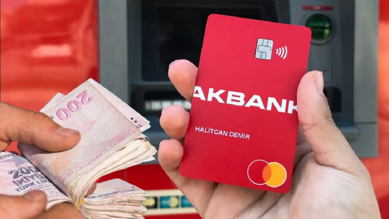 Akbank'tan çıldırtan kampanya! Mobil uygulamayı indirene, 10 bin TL'ye kadar faizsiz kredi hizmeti sunulacak!