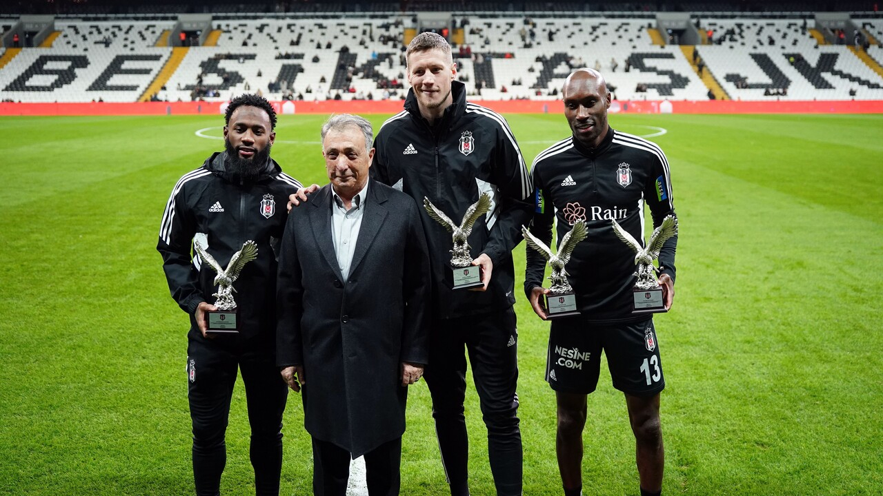 Beşiktaş, Dünya Kupası’nda forma giyen oyuncularını onurlandırdı!