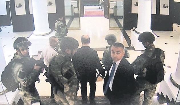 Operasyon bilgisini alan Öksüz, terörist başının yanından 15 Temmuz emriyle döndü...