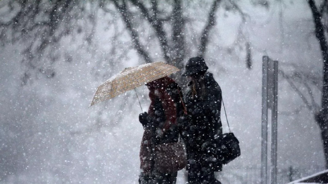 Beklenen uyarı geldi! Meteoroloji Genel Müdürlüğü pazar günü 22, pazartesi günü ise 28 şehirde kar yağacağını duyurdu!