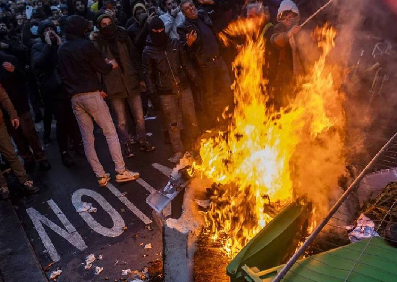 Fransa’nın besleyip büyüttüğü PKK Paris'i talan etti!