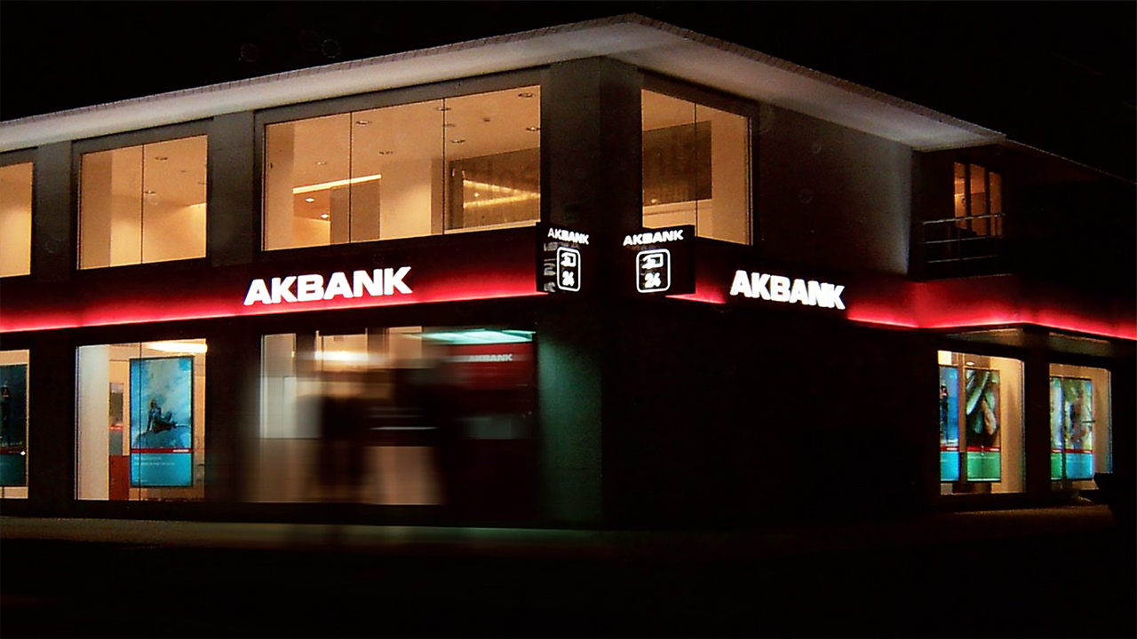 Akbank, yılın sürprizini duyurdu! 13 Ocak'a kadar faizler sıfırlandı! 27 TL’ye 10 bin TL'lik nakit garantisi verildi!