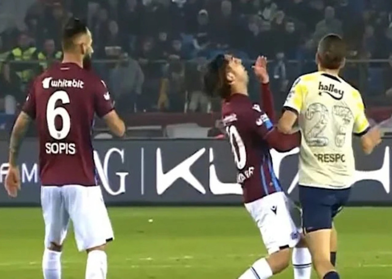 Trabzonspor - Fenerbahçe derbisinde kırmızı kart çıktı! Miguel Crespo takımını 10 kişi bıraktı...