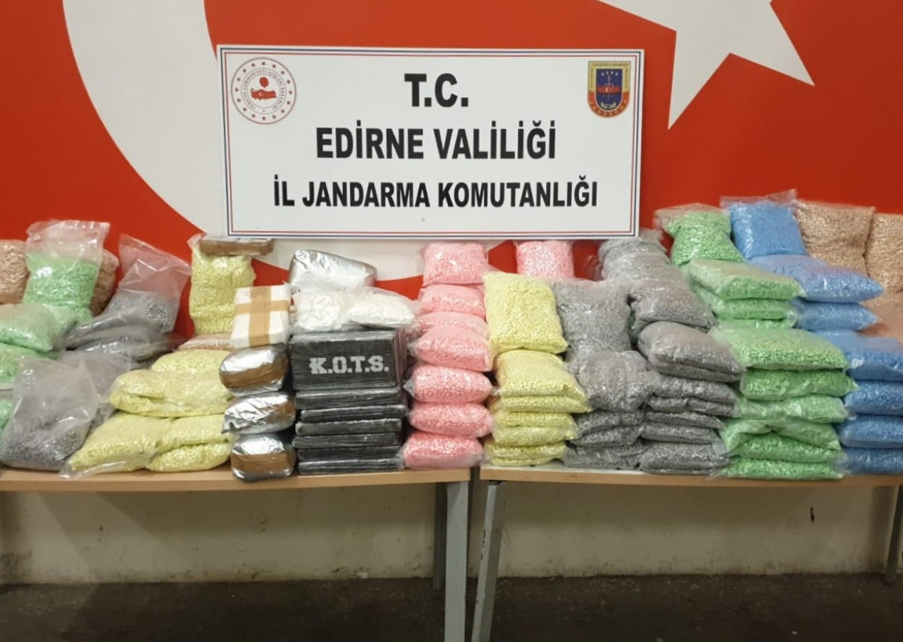 Bakan Soylu duyurdu: Edirne'de yurt dışından gelen TIR'da uyuşturucu yakalandı!