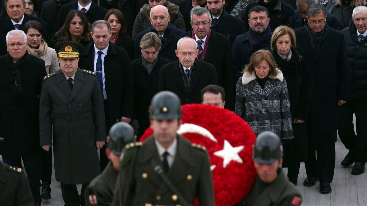 İsmet İnönü, mezarı başında anıldı
