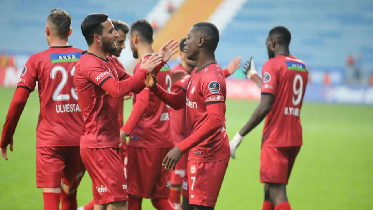 Max Gradel gollerine devam ediyor