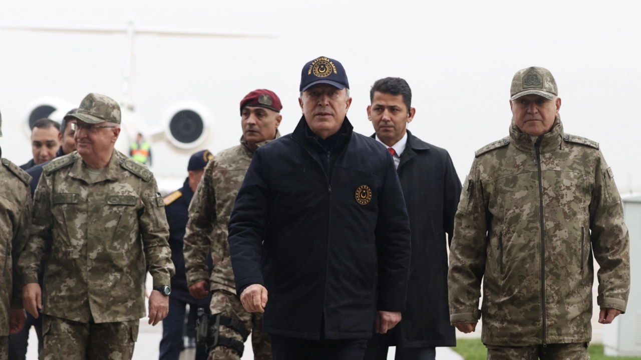 Bakan Akar, Suriye sınır hattında! Talimatlar verdi...