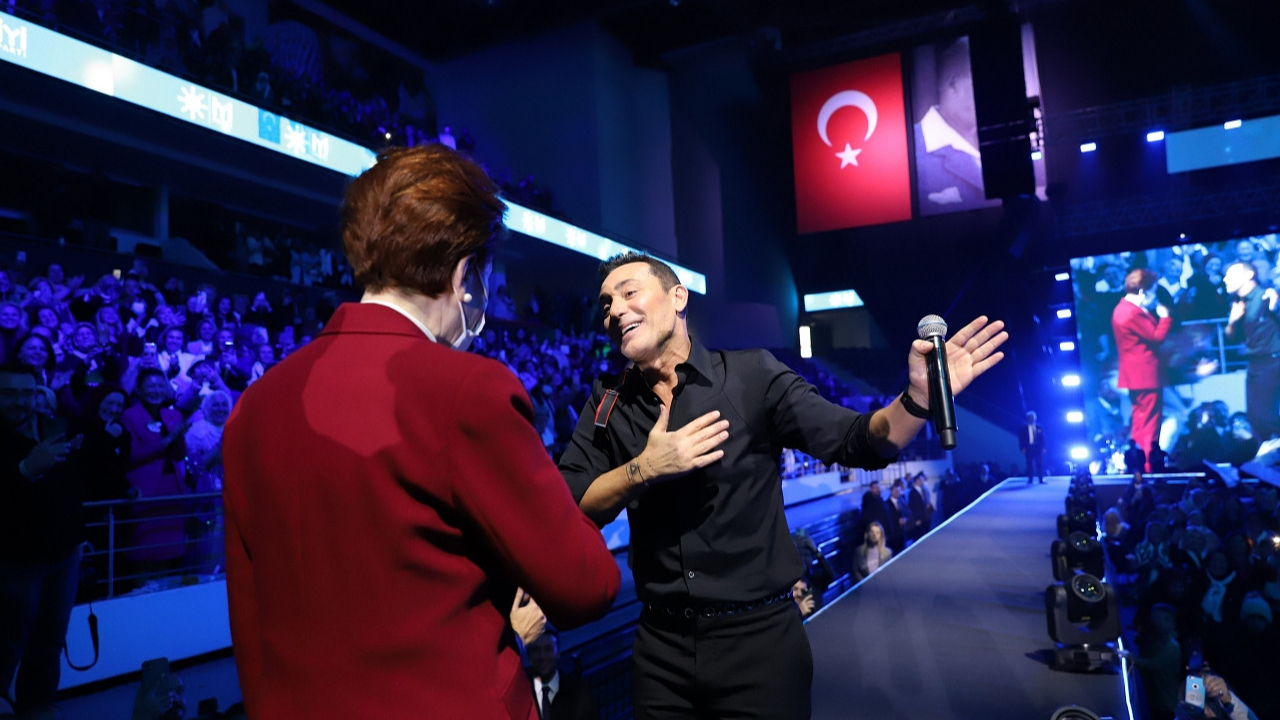 Meral Akşener ve Mustafa Sandal’dan ‘Aya Benzer’ dansı!