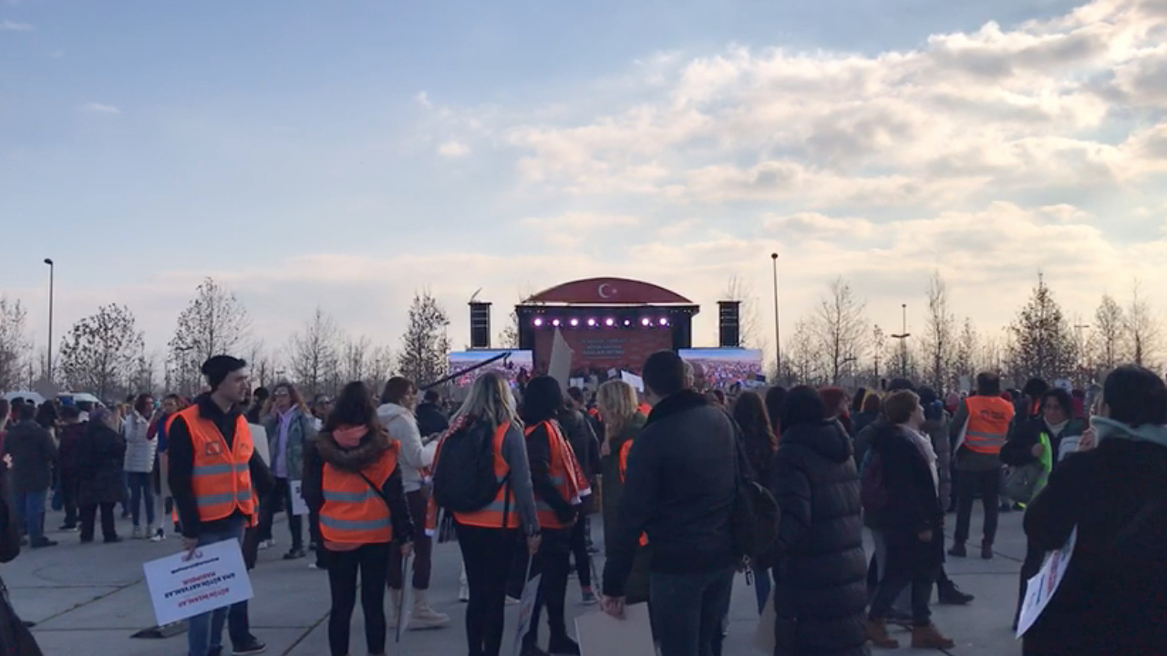 Hayvanseverler, hayvanların maruz kaldığı eziyete ve işkenceye karşı Yenikapı'da bir araya geldi!