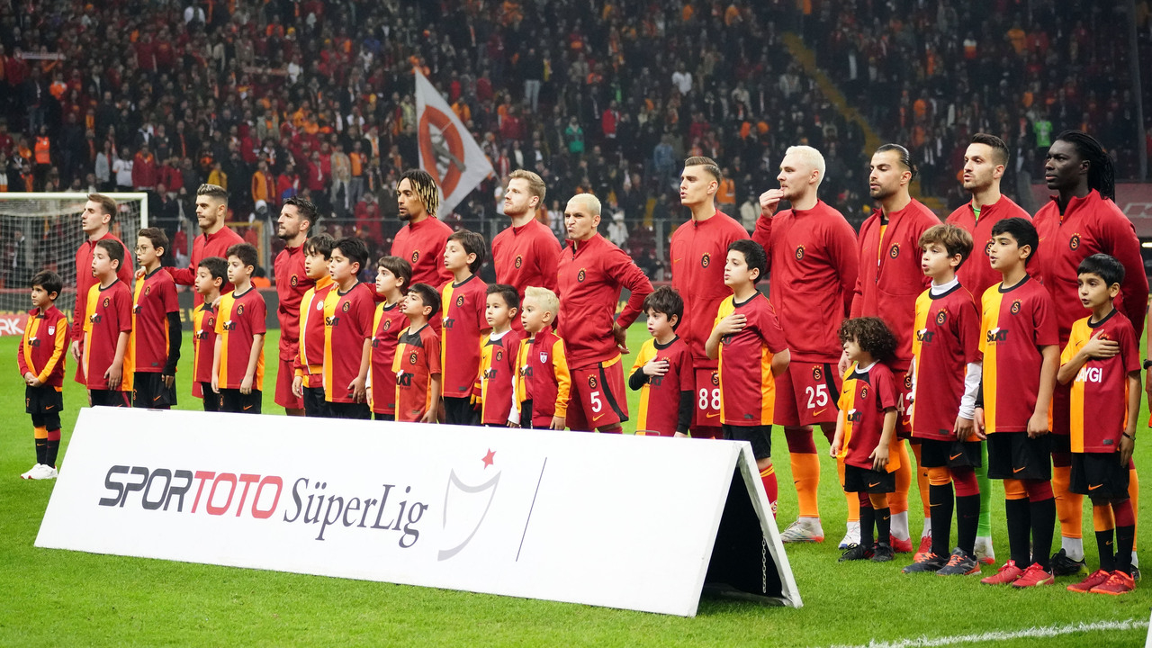 Okan Buruk'tan rotasyon! Galatasaray’da 8 değişiklik var...