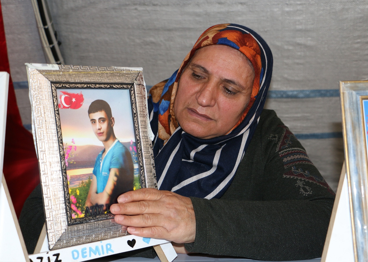 Evlat nöbeti bin 211'nci gününde! Acılı anne: Kirli ellerini oğlumun üzerinden çeksinler!