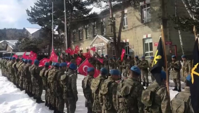 Kars Sarıkamış’ta görev yapan Mehmetçikler, sınırdaki birliklere "Genç Osman" marşıyla uğurlandı!