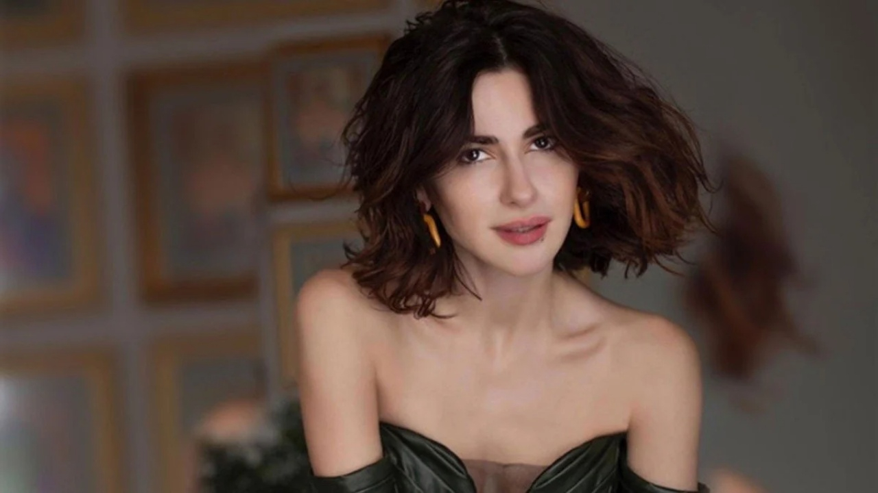 Nesrin Cavadzade'nin Son Verdiği Poz Ateşinizi Yükseltecek!
