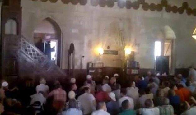 İmam vaaz verirken FETÖ'cüler bir anda ayağa kalktı! Cemaat ise...