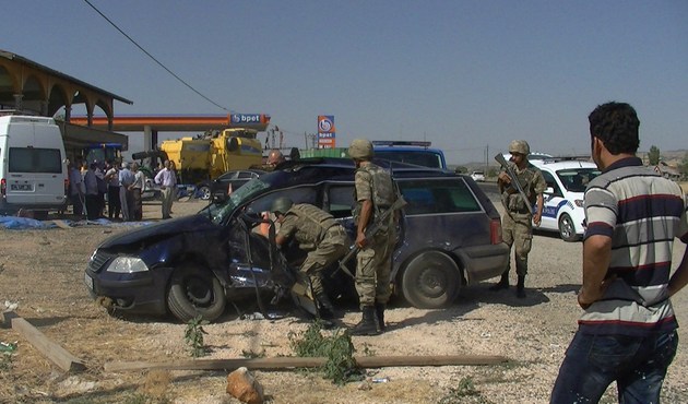 Adıyaman'sa otomobille minibüs çarpıştı: 1 ölü, 6 yaralı...