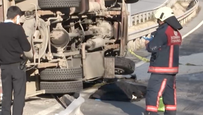 Dizi setine jeneratör götüren kamyonet devrildi: 1 ölü!