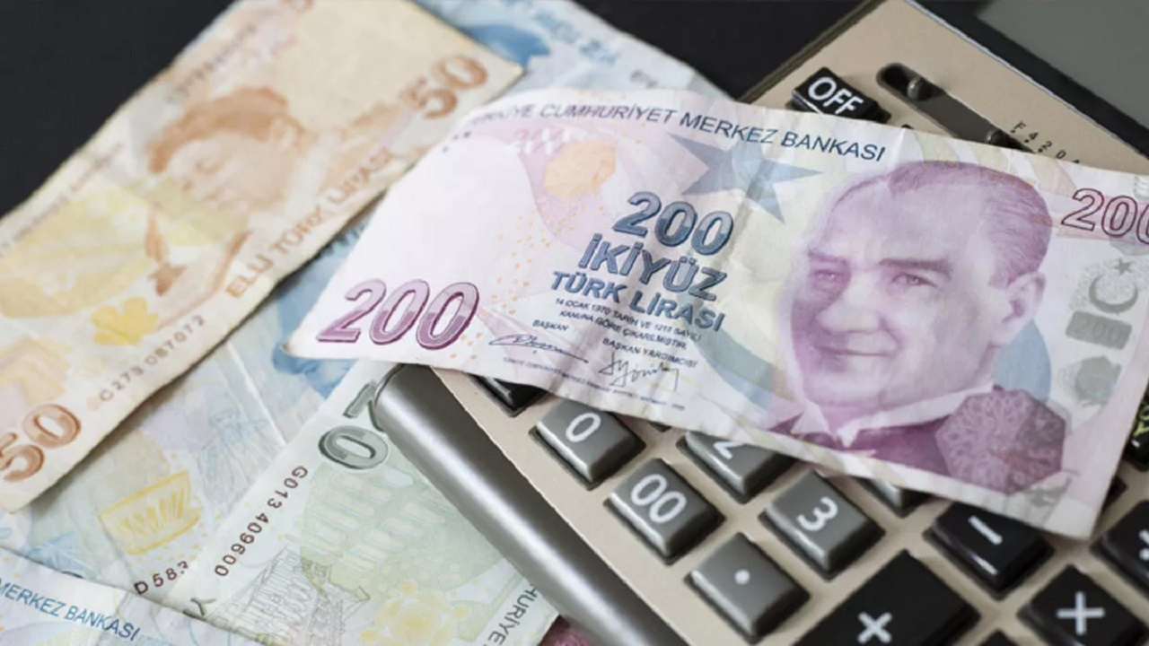 Emekli maaşlarında yeni gelişme! Memur emeklisi maaşı 8 bin 205 TL, SSK emeklisinin taban maaşı 5 bin TL!