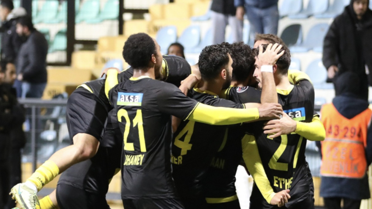 İstanbulspor 2 - 1 Kasımpaşa | Maç özeti...