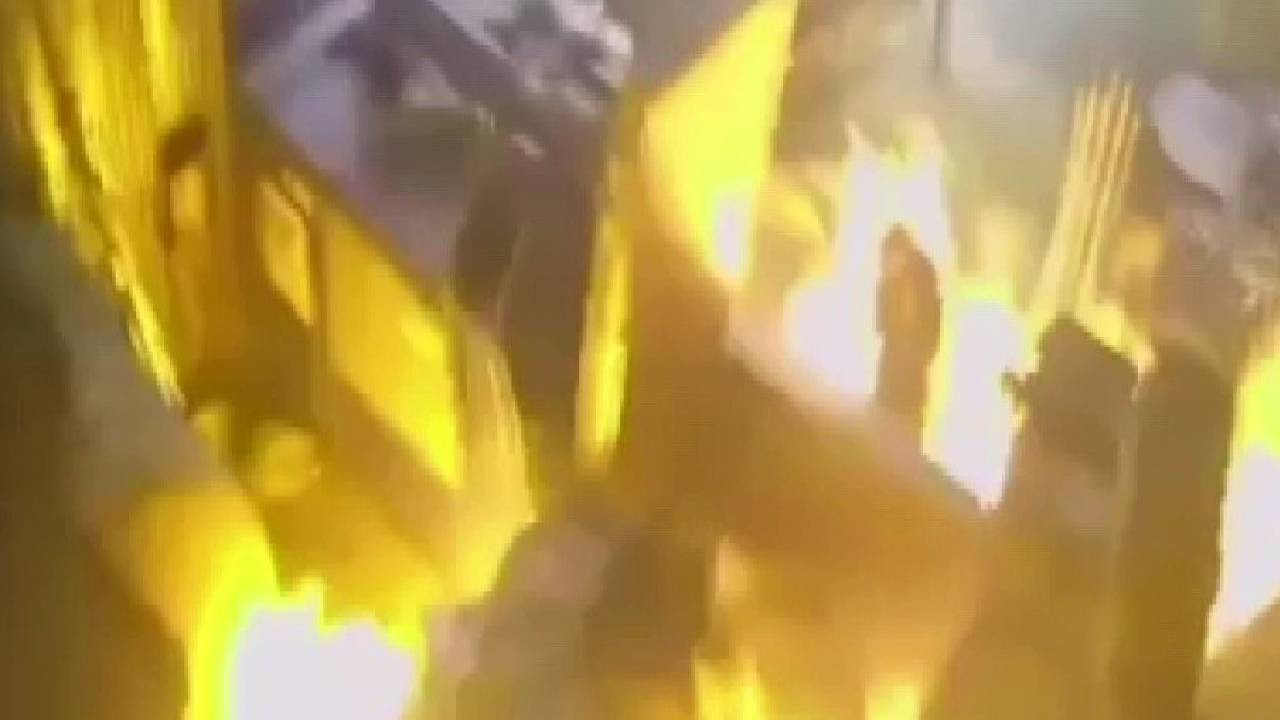 Ümraniye'de geri dönüşüm tesisinde patlama anı kamerada