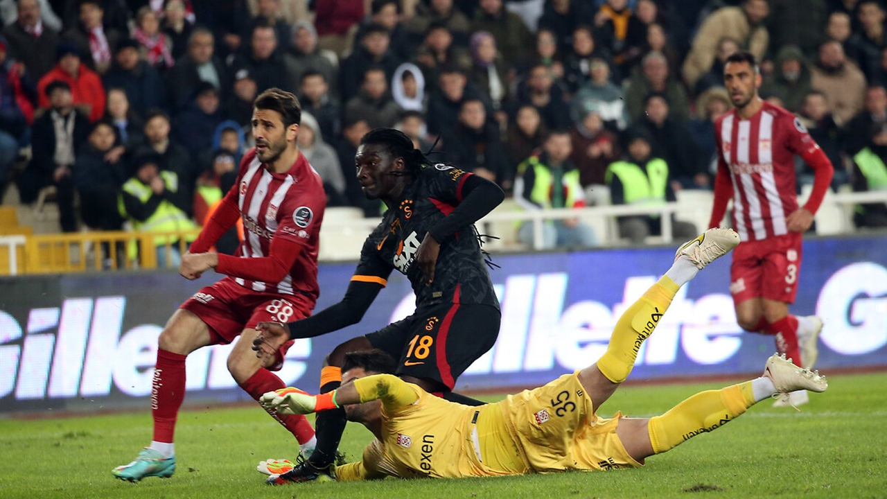 Sivasspor - Galatasaray maçında iptal edilen golü spor yazarları değerlendirdi! ''İptalin sebebini kimse çözemedi''