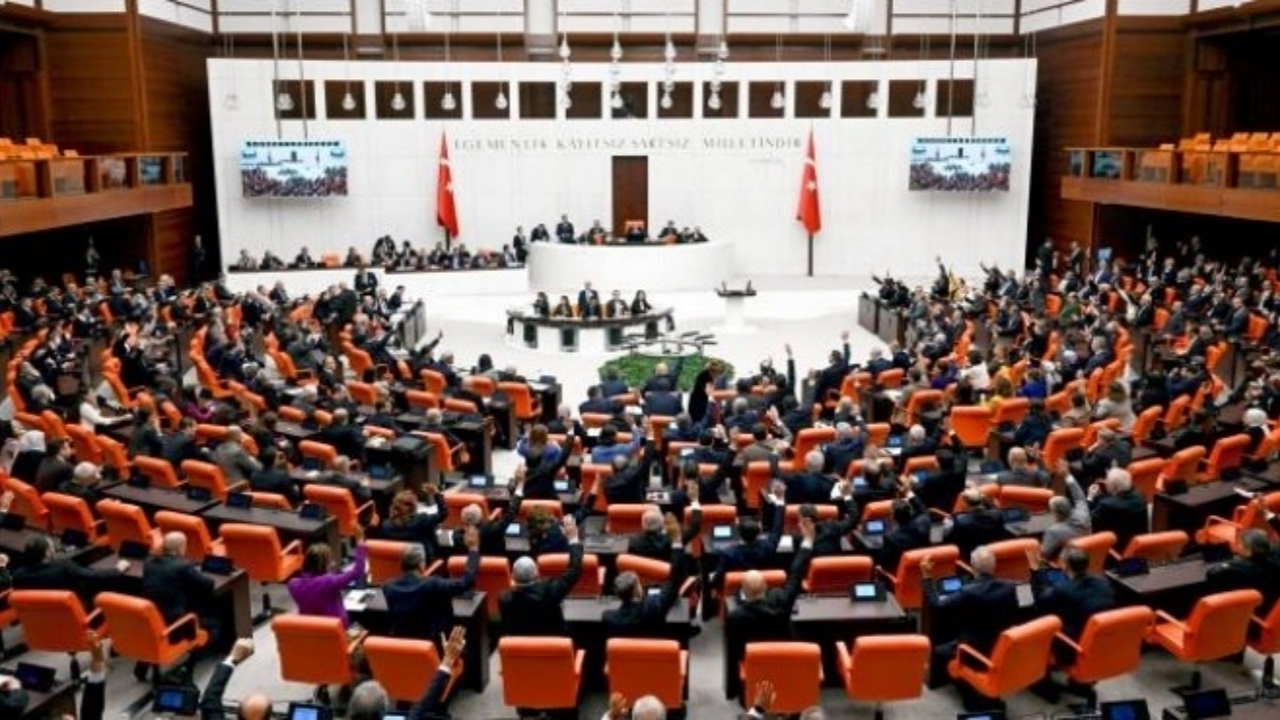 TBMM, 2023'e yoğun gündemle başlayacak! EYT, kadro, anayasa, çocuk istismarı...