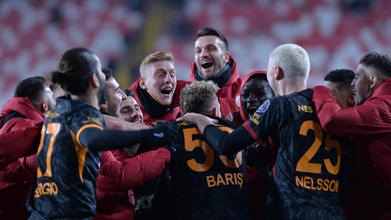 Galatasaray yönetiminden Sivasspor maçı sonrası oyuncularına ödül!