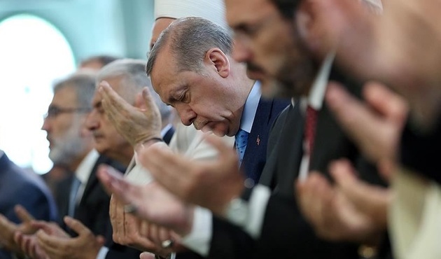 Cumhurbaşkanı Erdoğan sabah namazını Beştepe Millet Camii'nde kıldı!