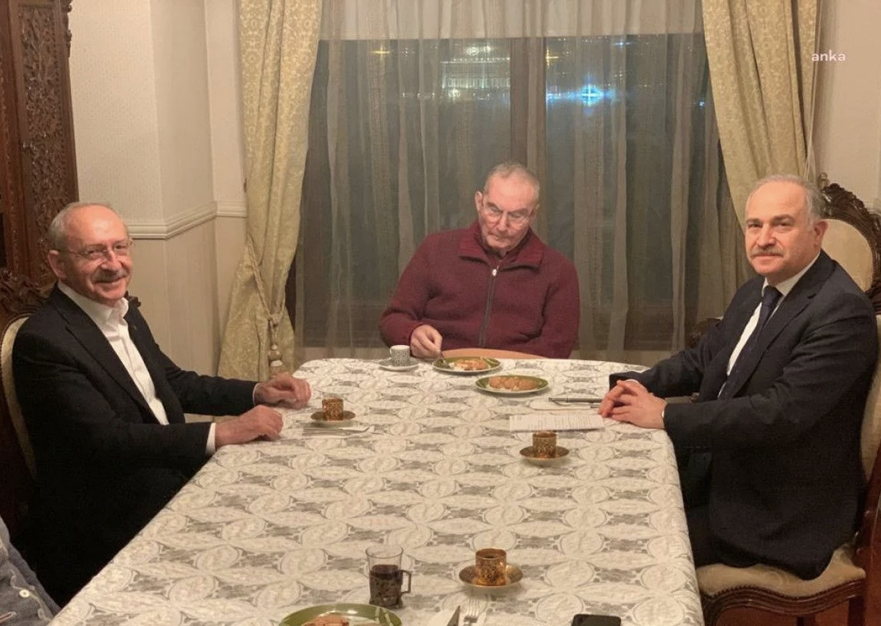 Kılıçdaroğlu ziyaretinde Deniz Baykal'ın yüz ifadesi gündem oldu!