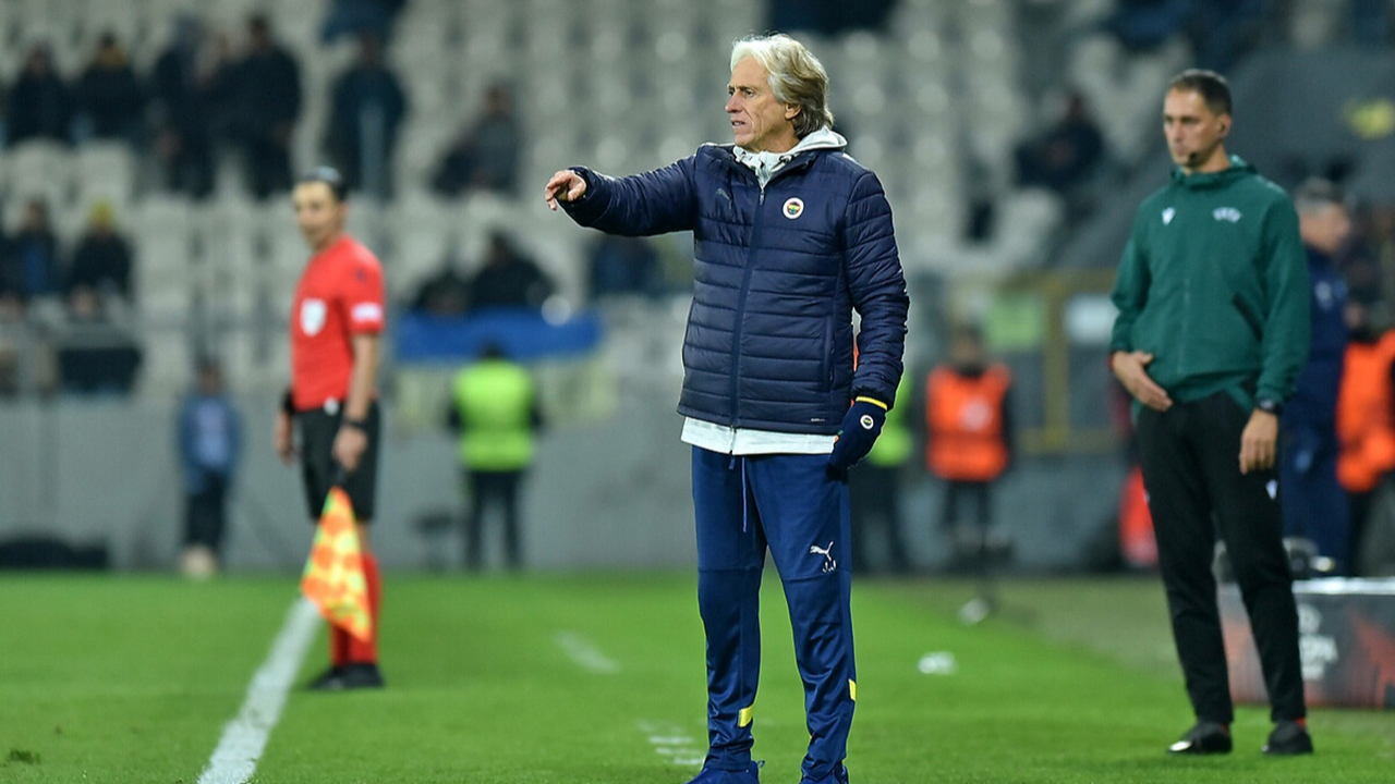 Fenerbahçe ilk transferini yaptı! İşte o yıldız için ödenecek rakam...