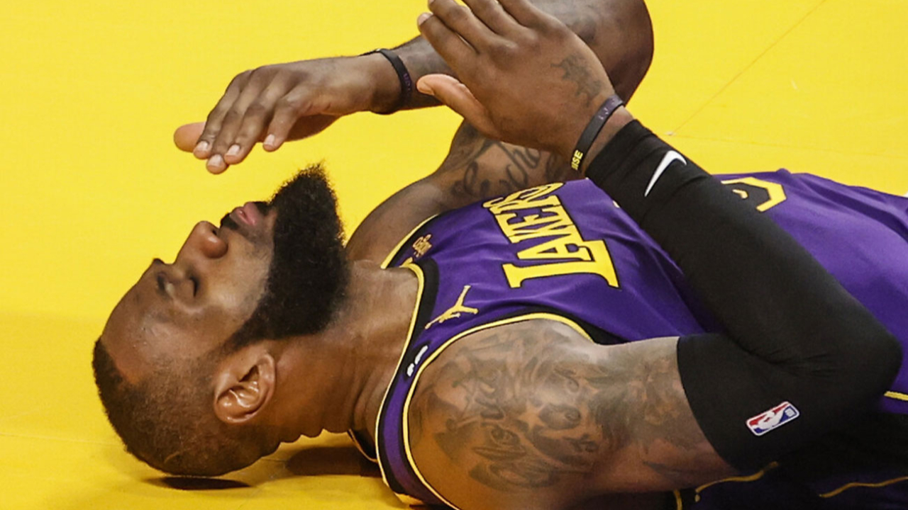 Lebron James'den double-double