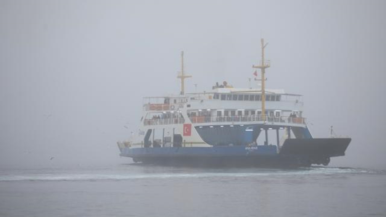 Çanakkale Boğazı sis nedeniyle transit gemi geçişlerine kapatıldı
