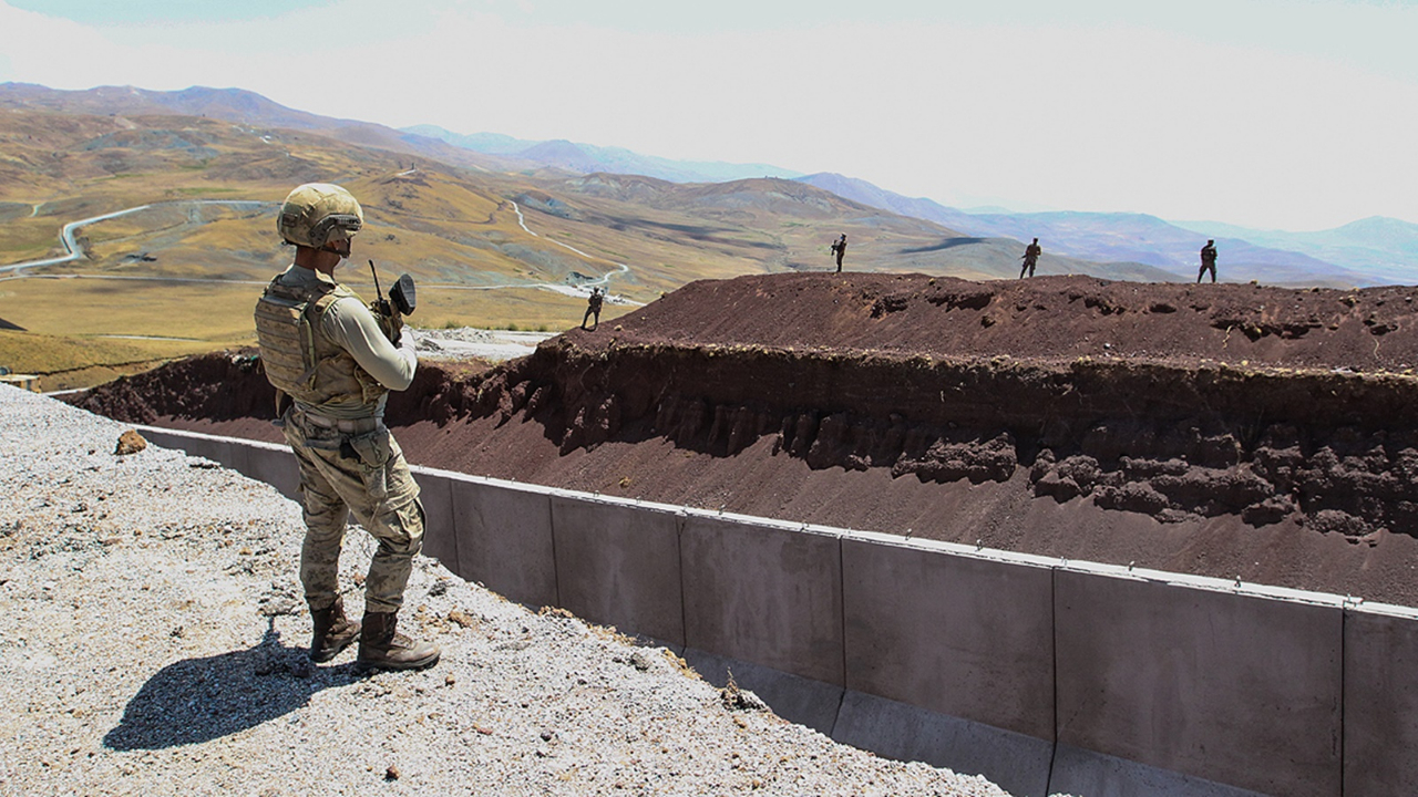 Van sınır hattında yaklaşık 33 kilogram uyuşturucu madde ele geçirildi
