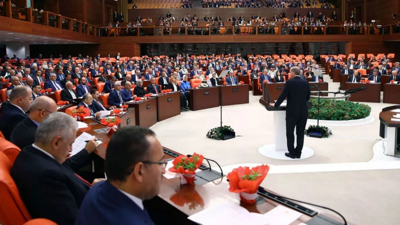TBMM 2023'e hızlı başlıyor: EYT, başörtüsü teklifi ve sözleşmeliye kadro!