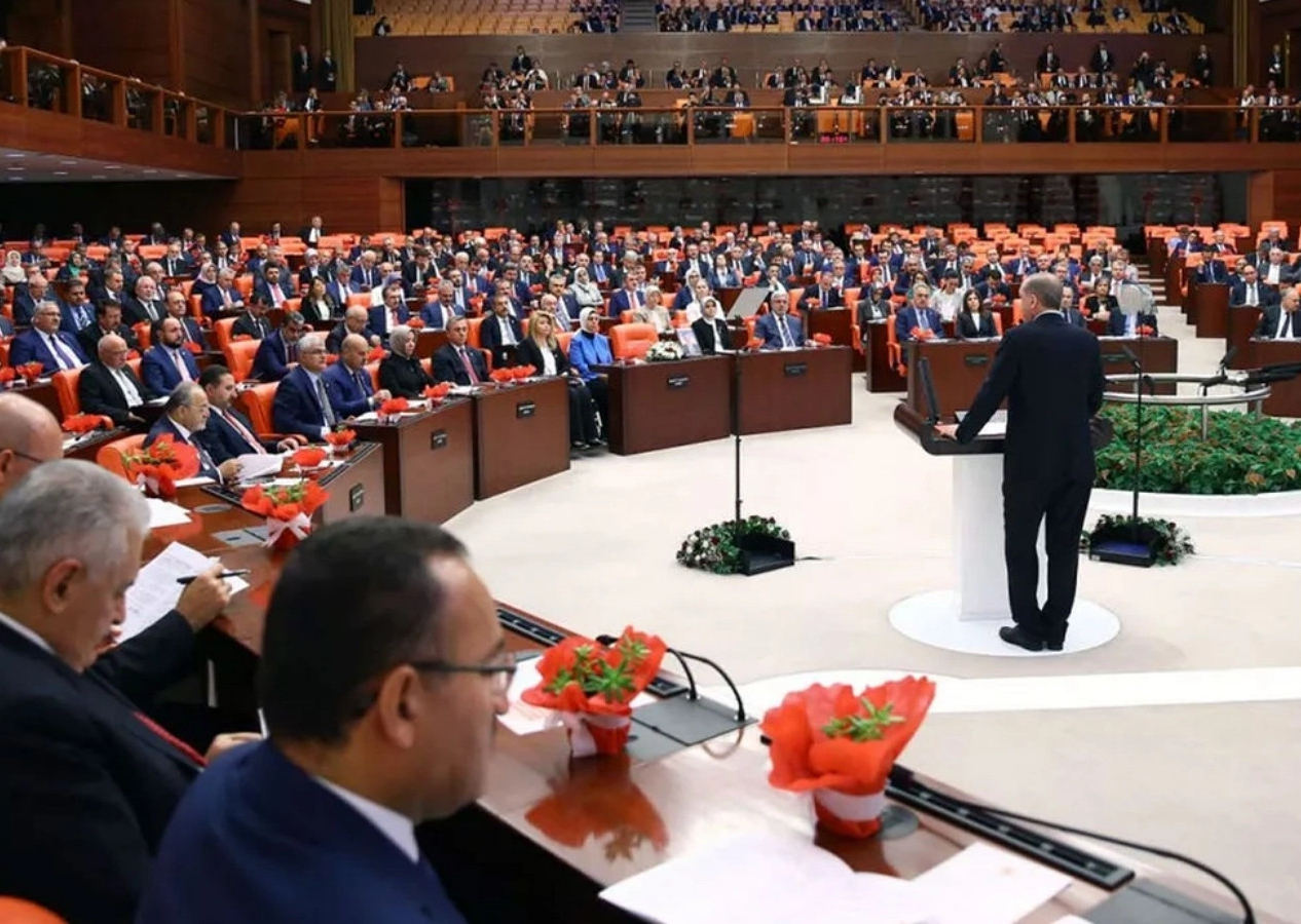 TBMM 2023'e hızlı başlıyor: EYT, başörtüsü teklifi ve sözleşmeliye kadro!