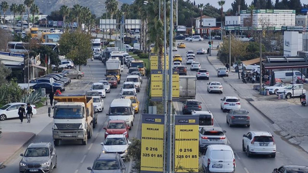Bodrum'da yeni yıl trafiği: 24 saatte 15 bin araç girdi