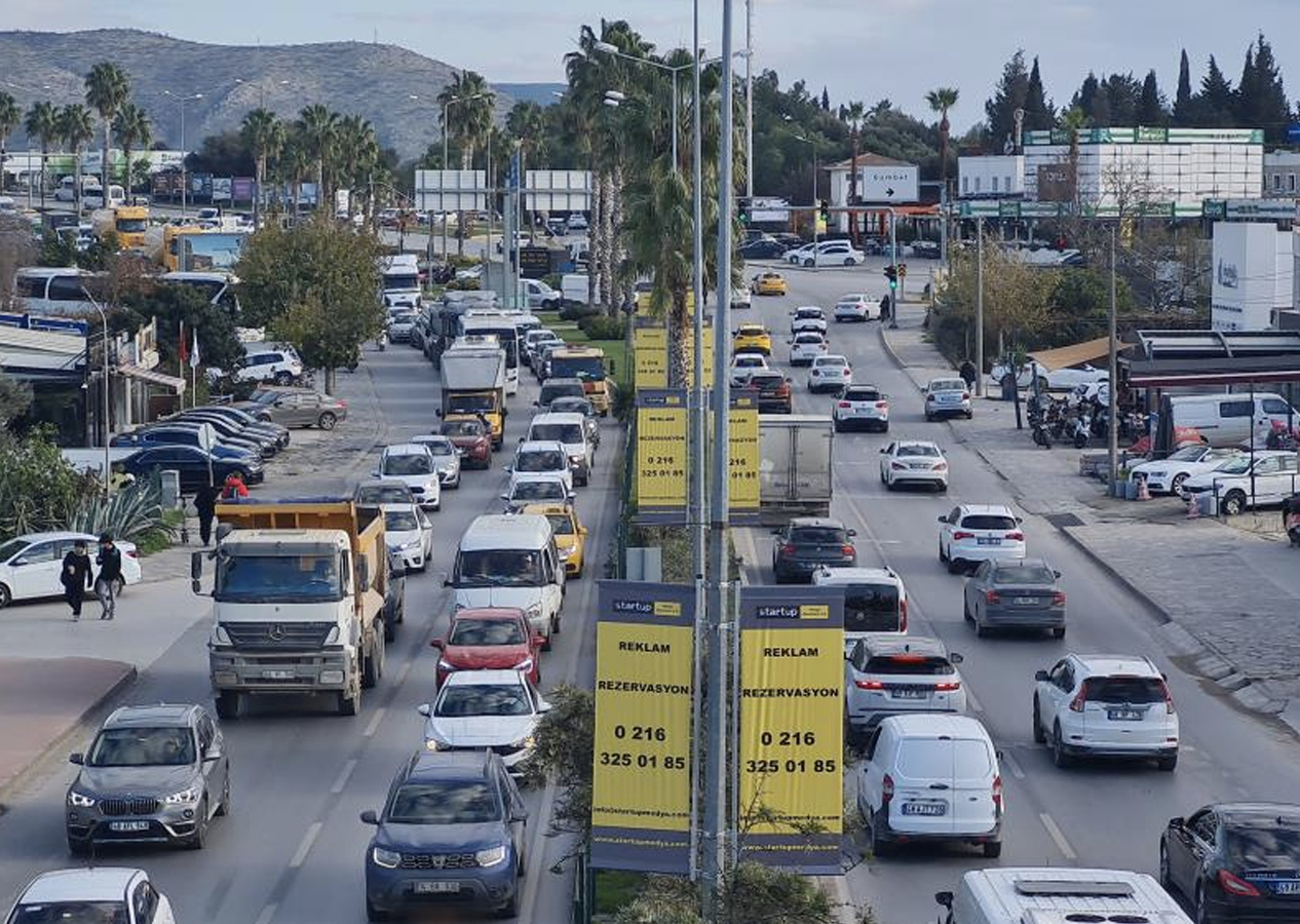 Bodrum'da yeni yıl trafiği: 24 saatte 15 bin araç girdi