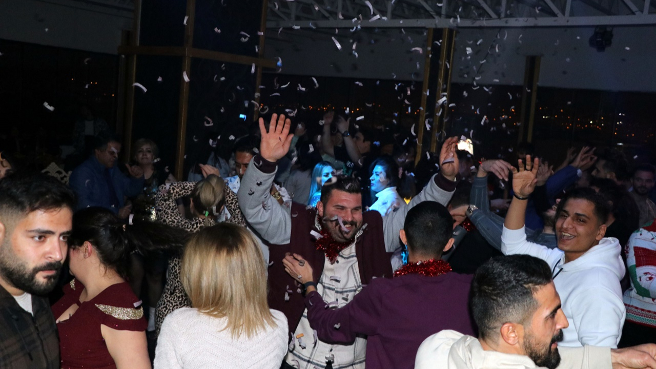 İranlı turistler yılbaşında Van'a akın etti! Otellerdeki doluluk oranı yüzde 100'e ulaştı