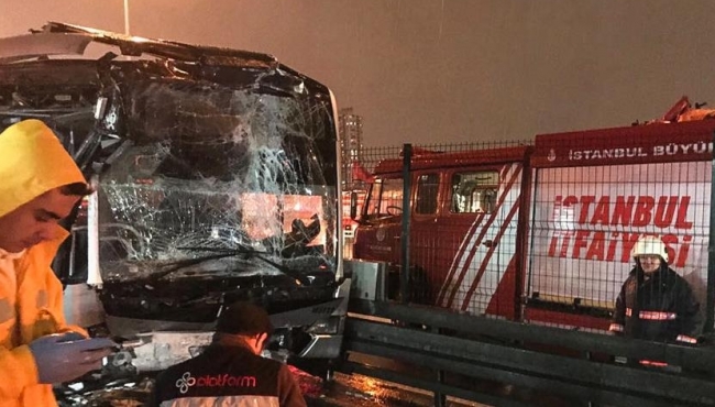 Metrobüs kazası böyle görüntülendi...